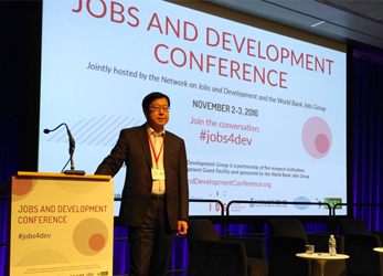 Professor Cheng Hong Invited to Make a Keynote Speech in World Bank Jobs and Development Conference